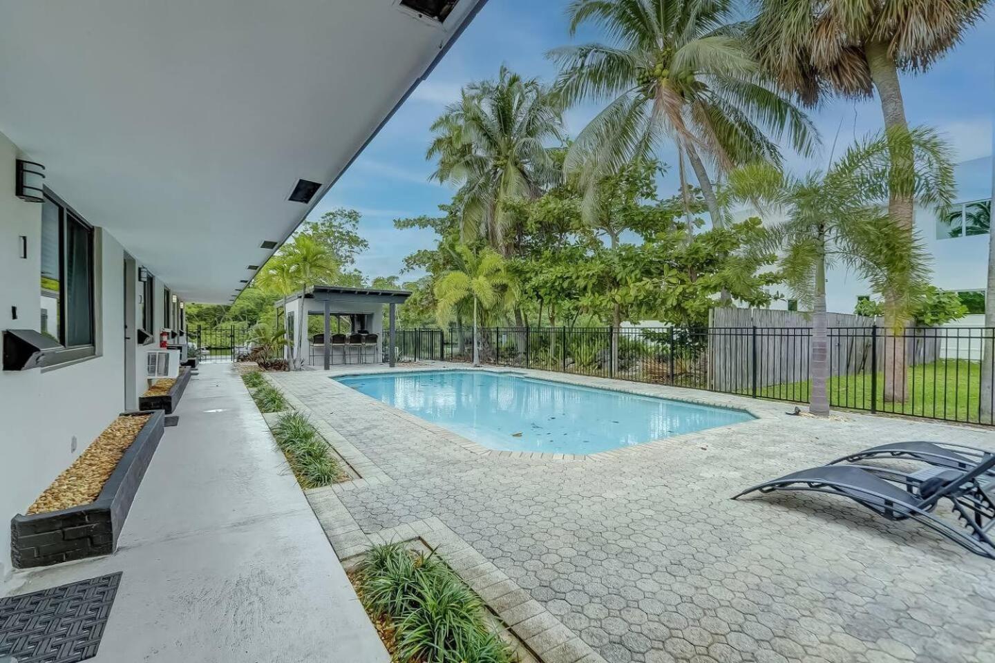 Waterfront Deck Pool Kayak Apartment Fort Lauderdale Exterior photo